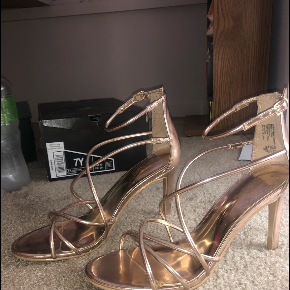 High Heels - Picture 3 of 4